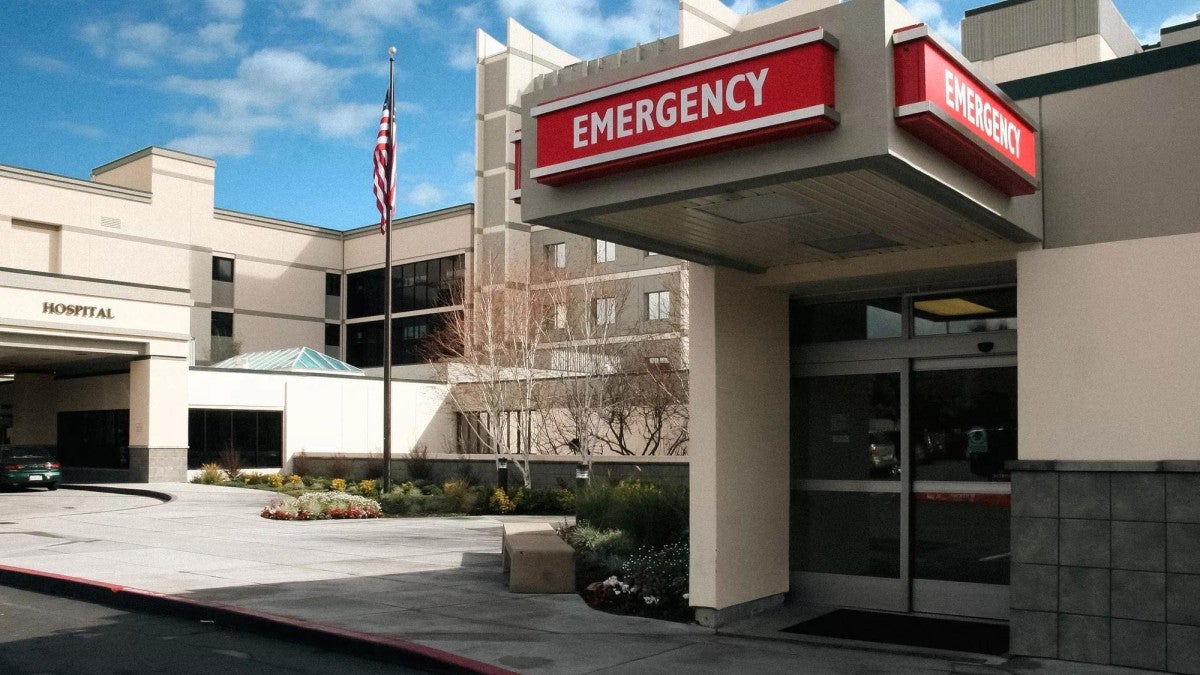 A street view of the entrance to an emergency room.