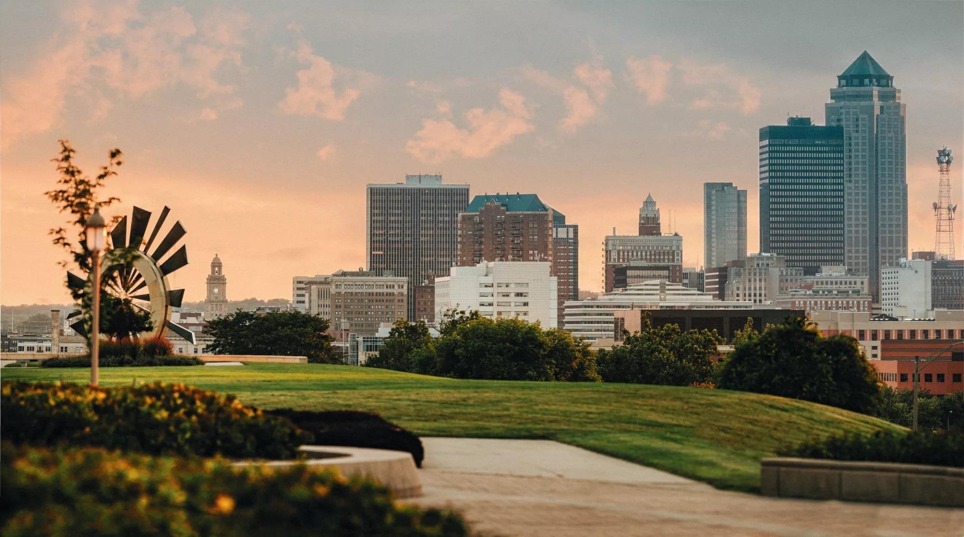 Downtown Des Moines skyline featuring the Principal building.